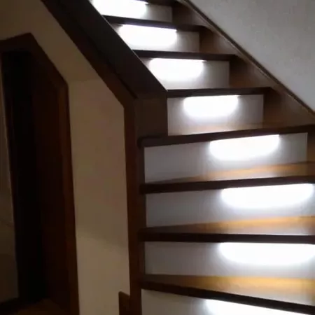 drewniane-drzwi-schody-11